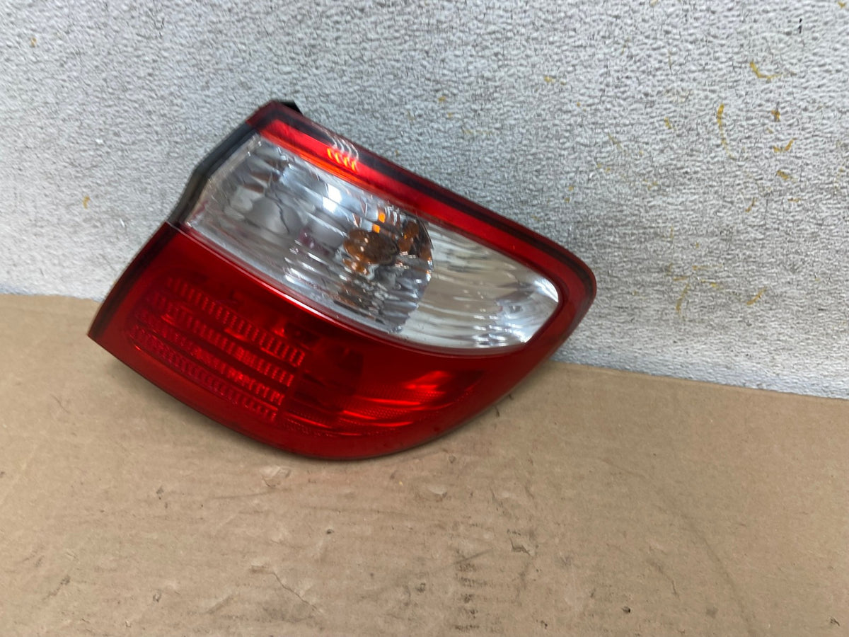 2000 - 2001 Infiniti i30 Right Passenger Rh Side Tail Light AH9452 LK1