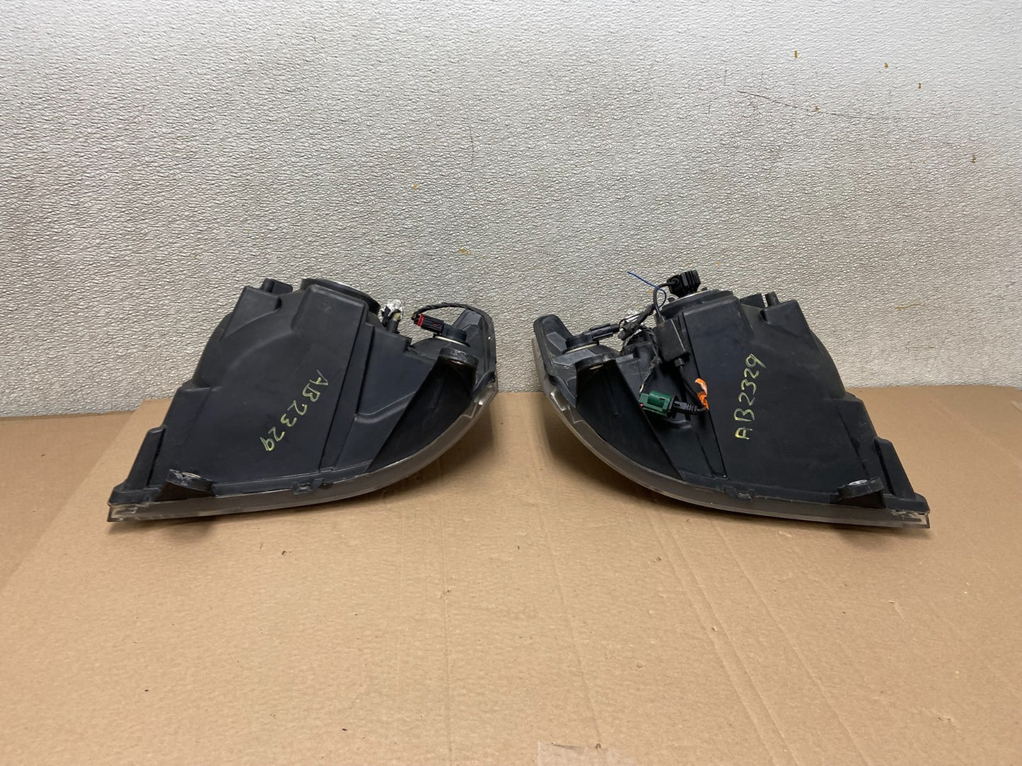 2008 to 2010 Dodge Caravan Left+Right Set Side Halogen Headlights AB2329 DW10