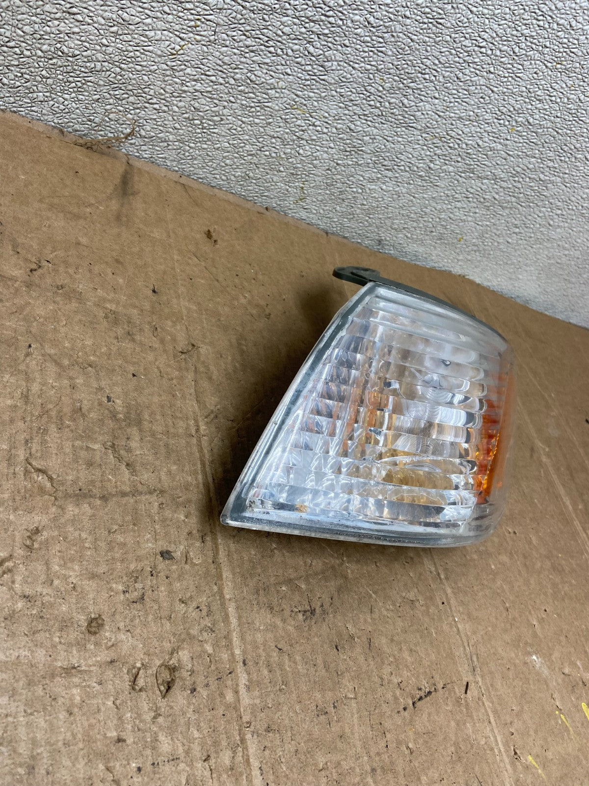 2000 - 2001 Toyota Camry Front Left Driver Lh Turn Signal AA2782 DW2