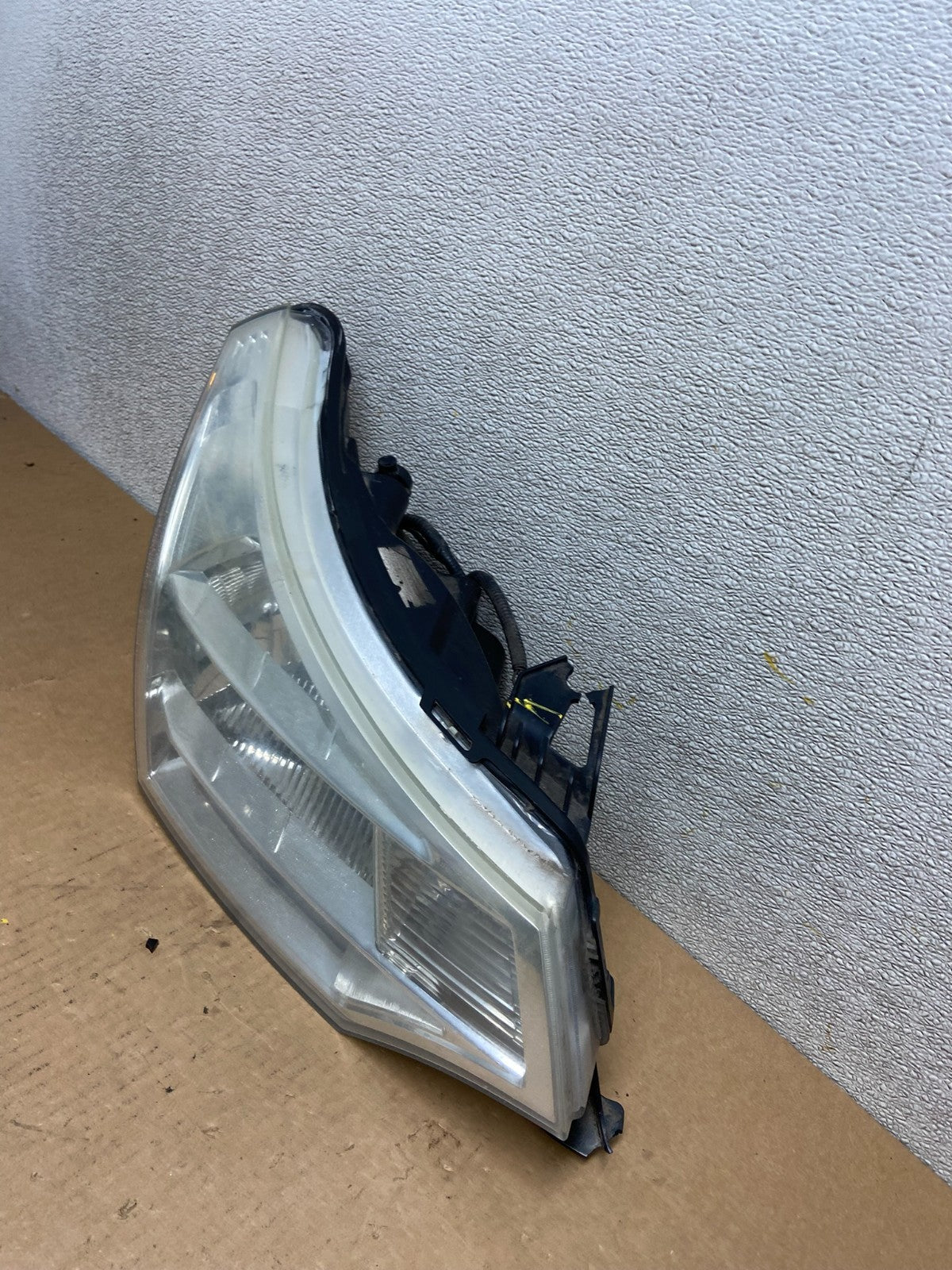 2008 2009 2010 2011 Ford Focus Right Passenger Rh Side Headlight Z6750 DW1