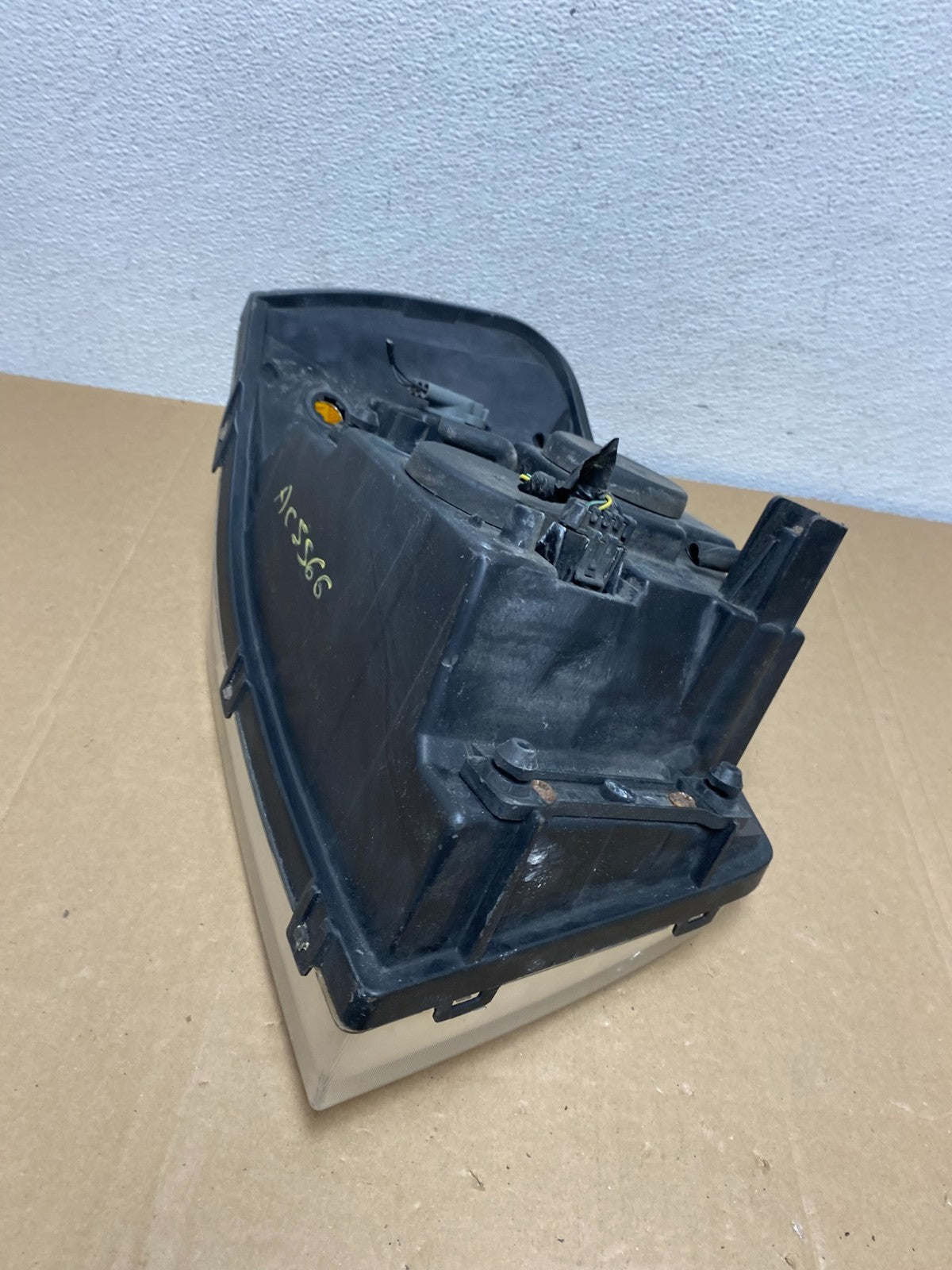 2002 to 2009 Gmc Envoy Left Driver Lh Side Headlight Halogen Oem AC5566 DW5