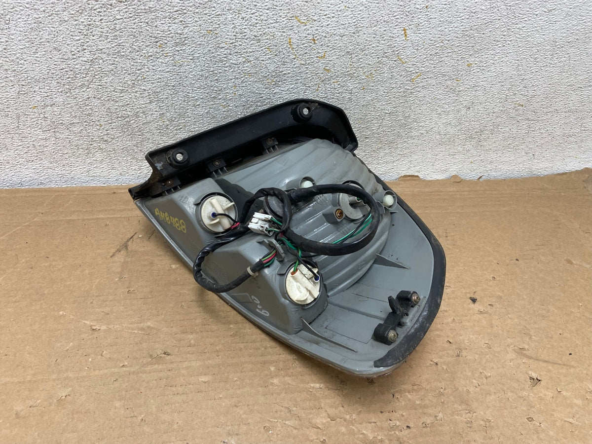 2005 to 2006 Hyundai Santa Fe Left Driver Side Tail Light AH8488 LK4