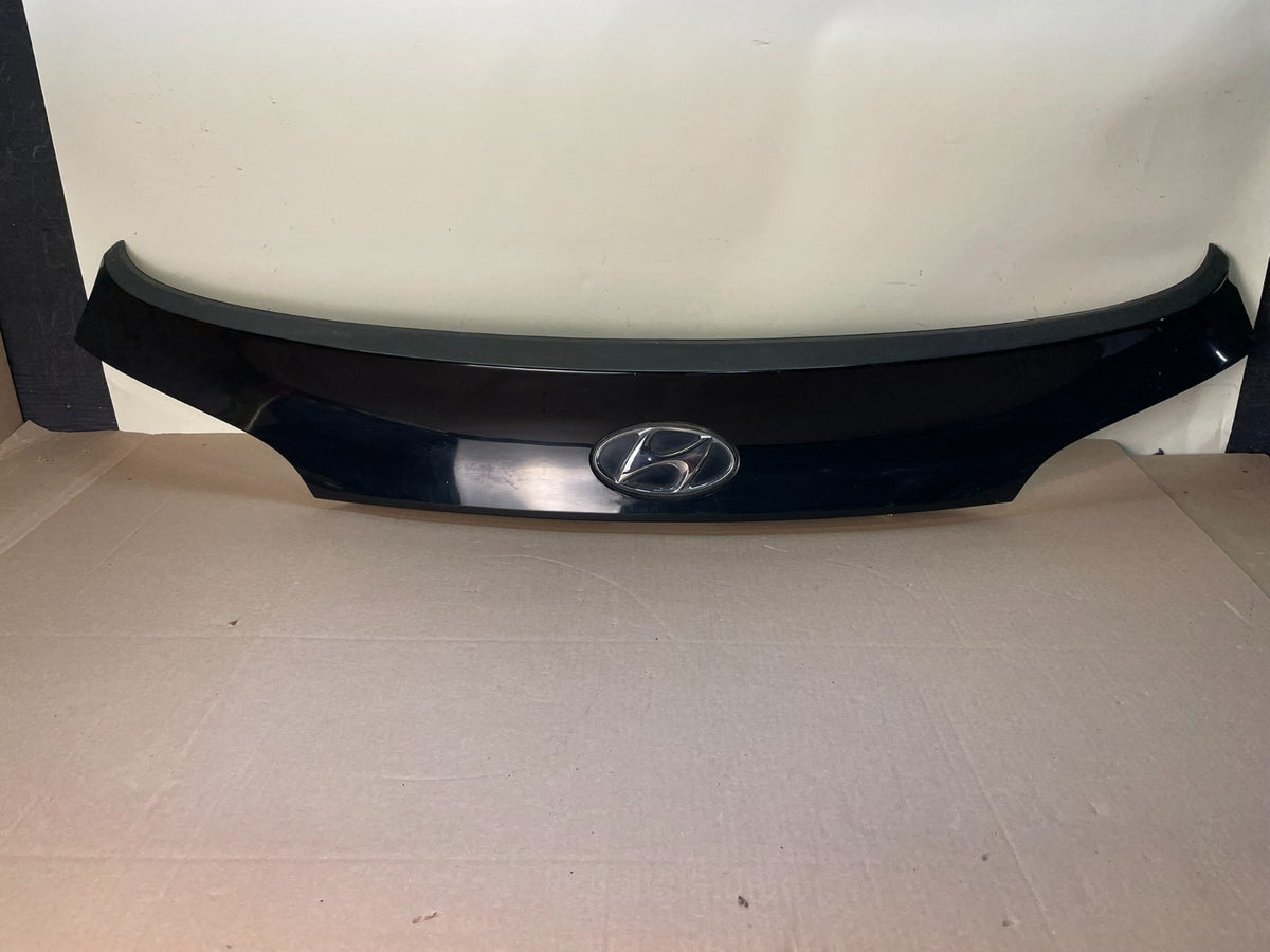 2011 to 2015 Hyundai Tucson Liftgate Tailgate Trunk Trim Molding AI8592 DG0