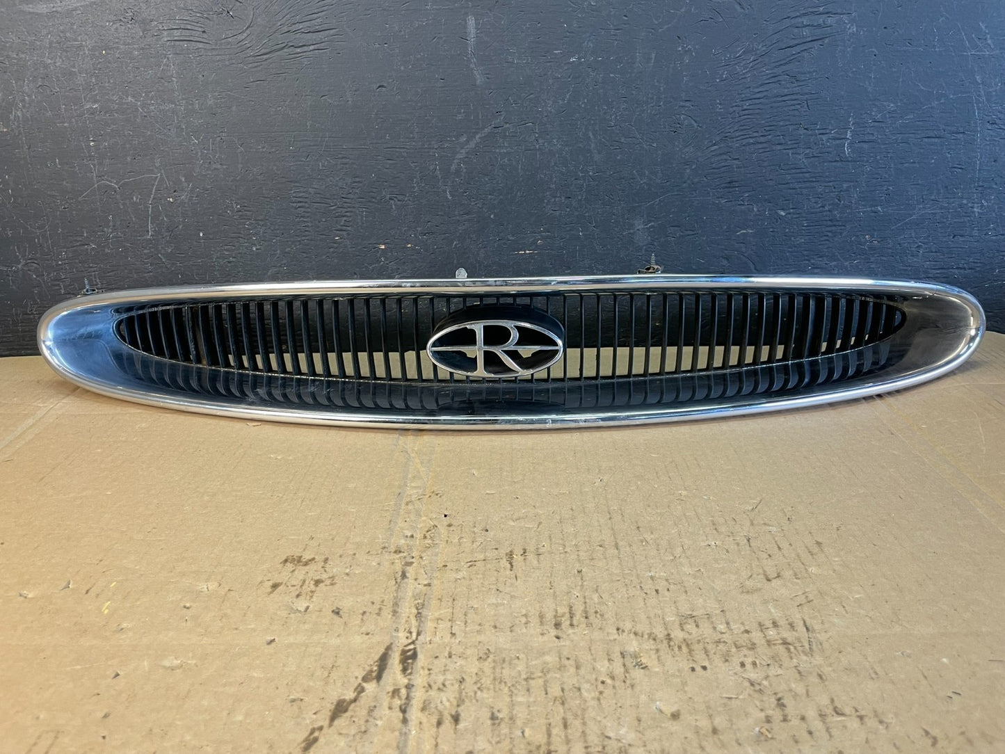 1995 to 1999 Buick Riviera Front Grill With Mounting Brackets Grill Ac54280