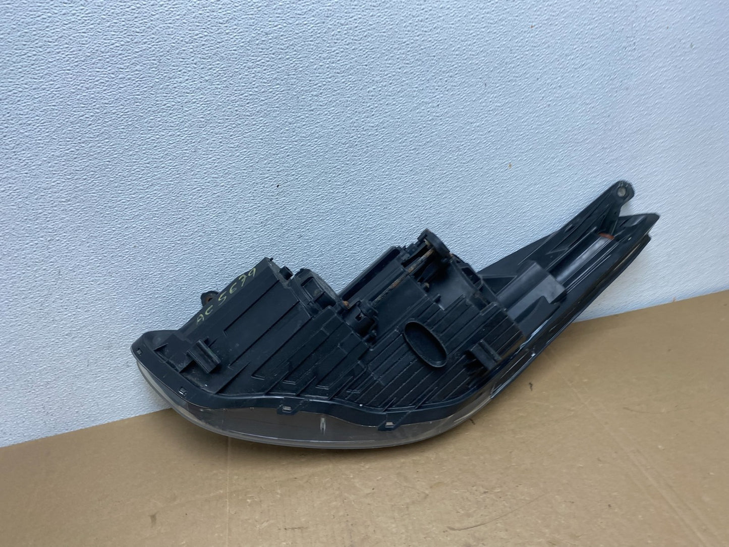 2011 2012 2013 Hyundai Elantra Right Passenger Headlight AC5679 DW7