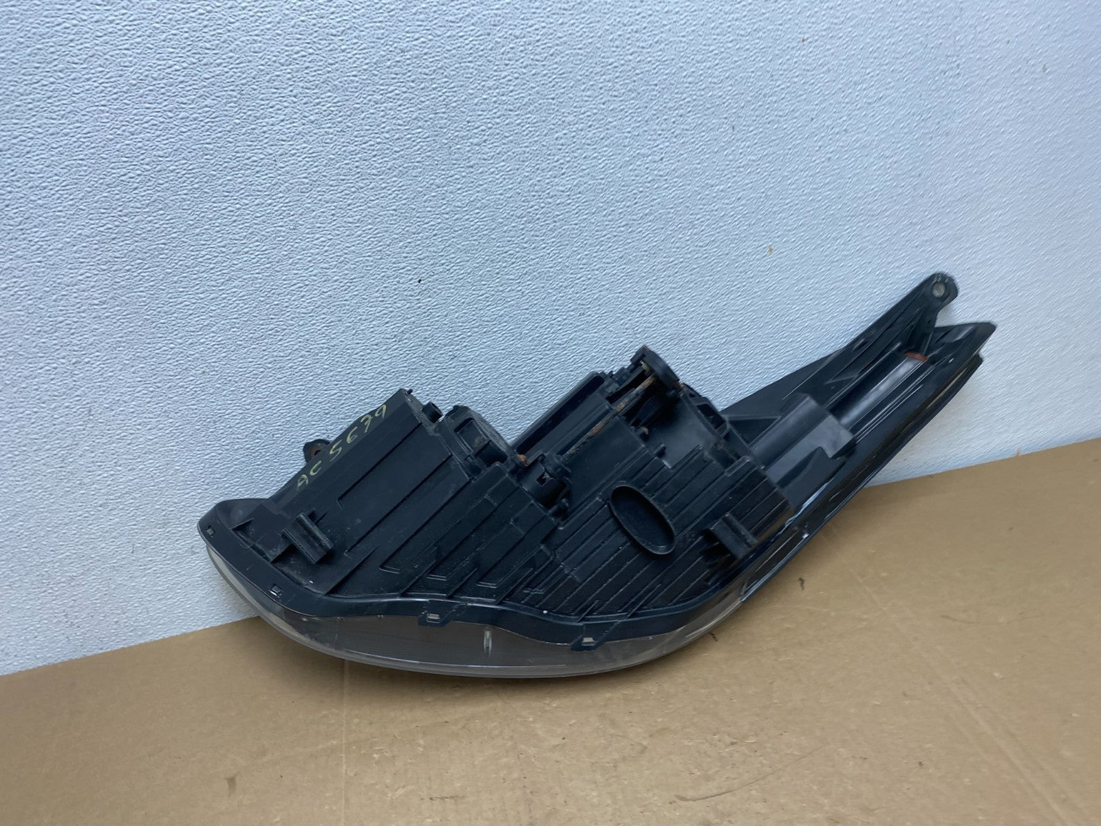 2011 2012 2013 Hyundai Elantra Right Passenger Headlight AC5679 DW7