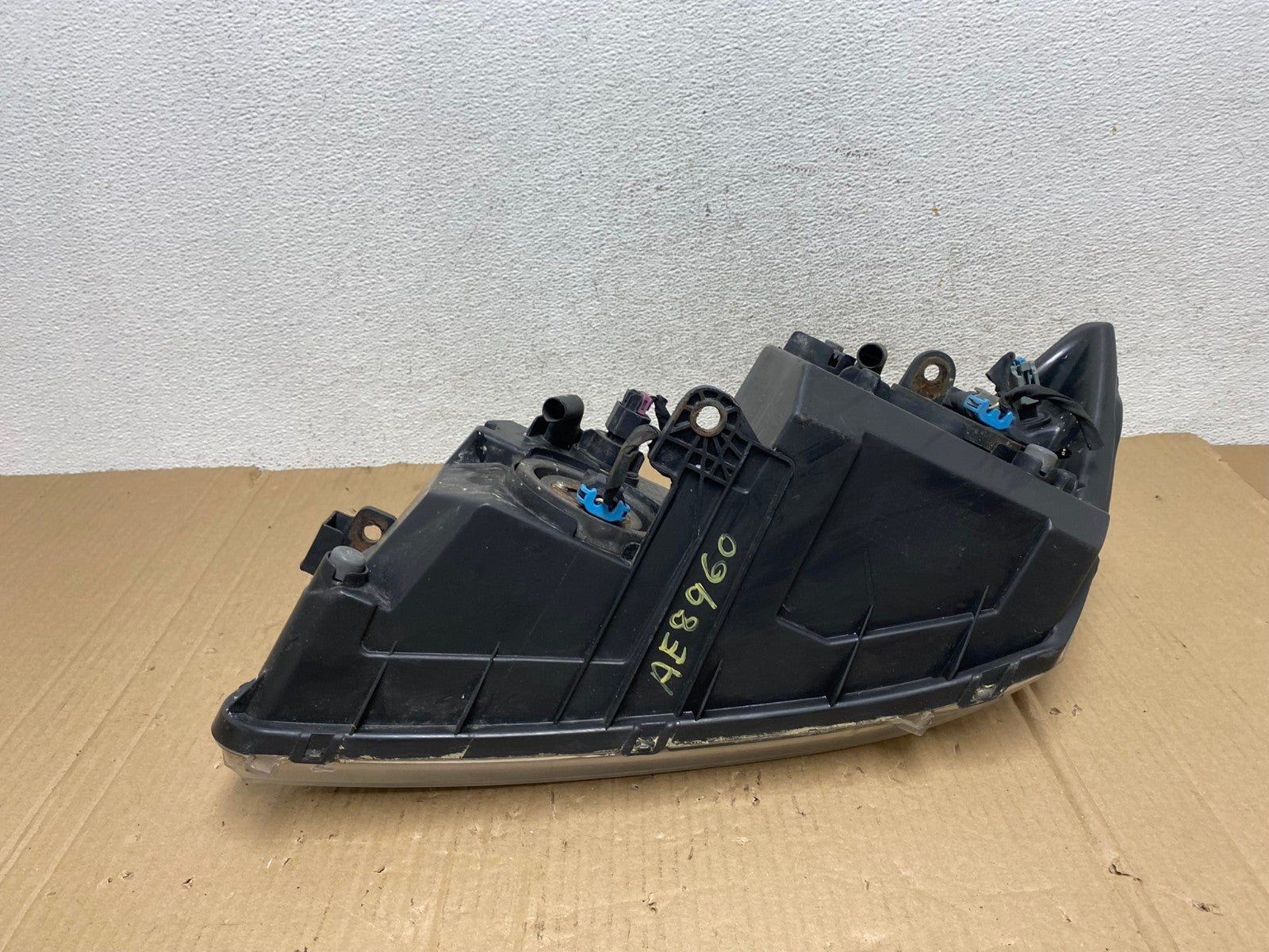 2009 to 2017 Dodge Journey Headlight Right Passenger Rh Halogen AE8960 LK7