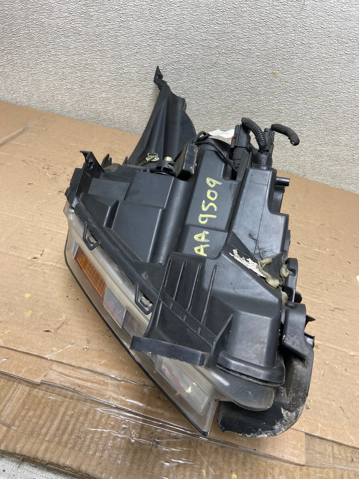 2011 to 2015 Ford Explorer Right Passenger Halogen Headlight Oem AA9509 DW10