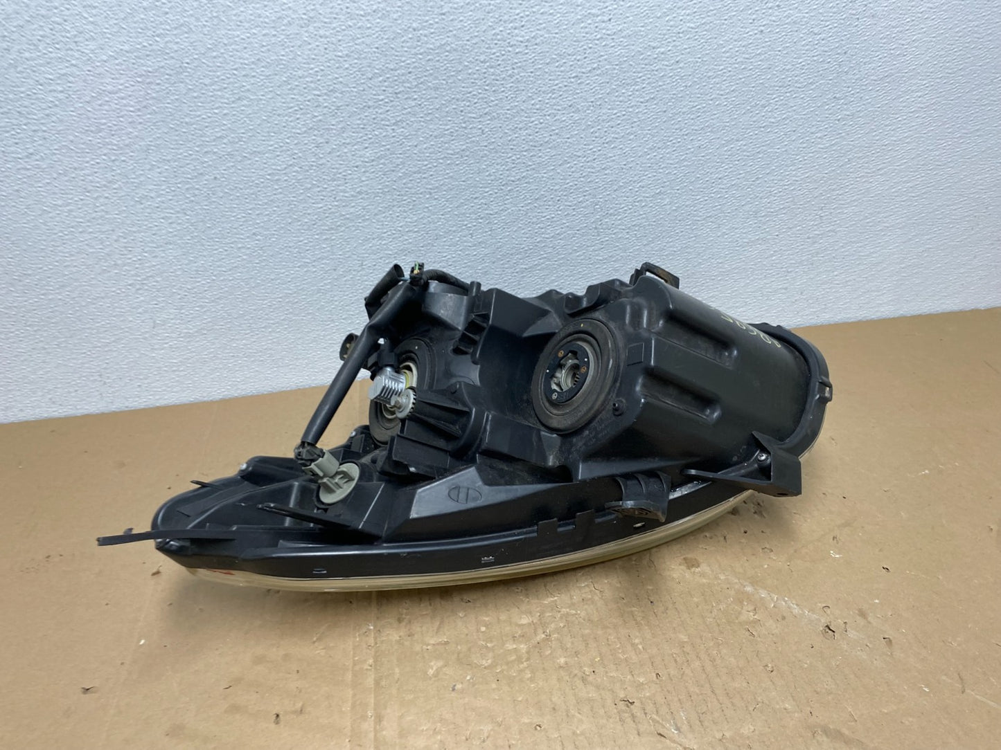 2009-2013 Nissan Rogue Right Passenger Halogen Headlight OEM AB6956 DW6