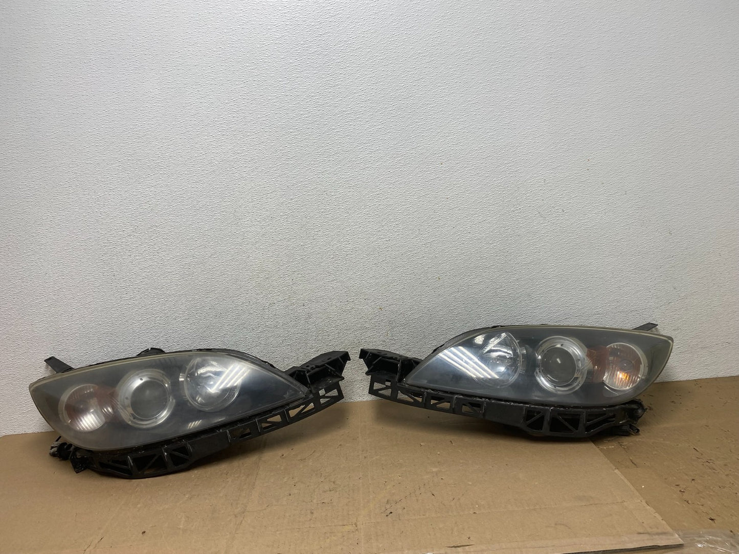 2004 to 2009 Mazda 3 Hatchback Left+Right Side Headlights AE6790 DW0