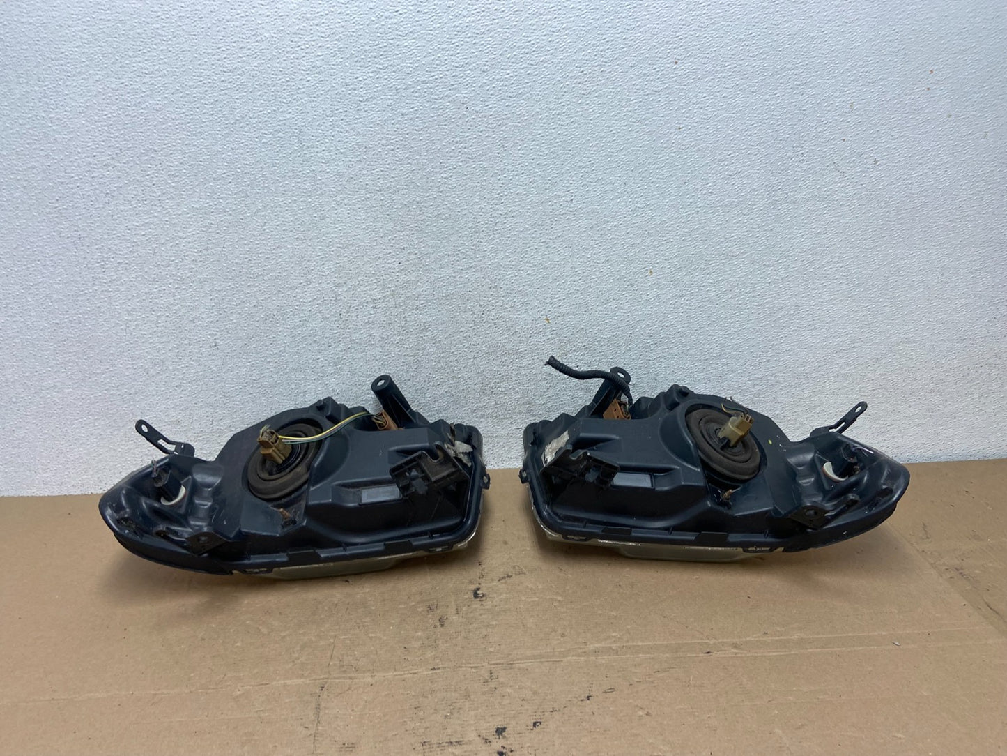 2008 to 2012 Ford Escape Headlights Left+Right Side Set Halogen AF4517 DW9