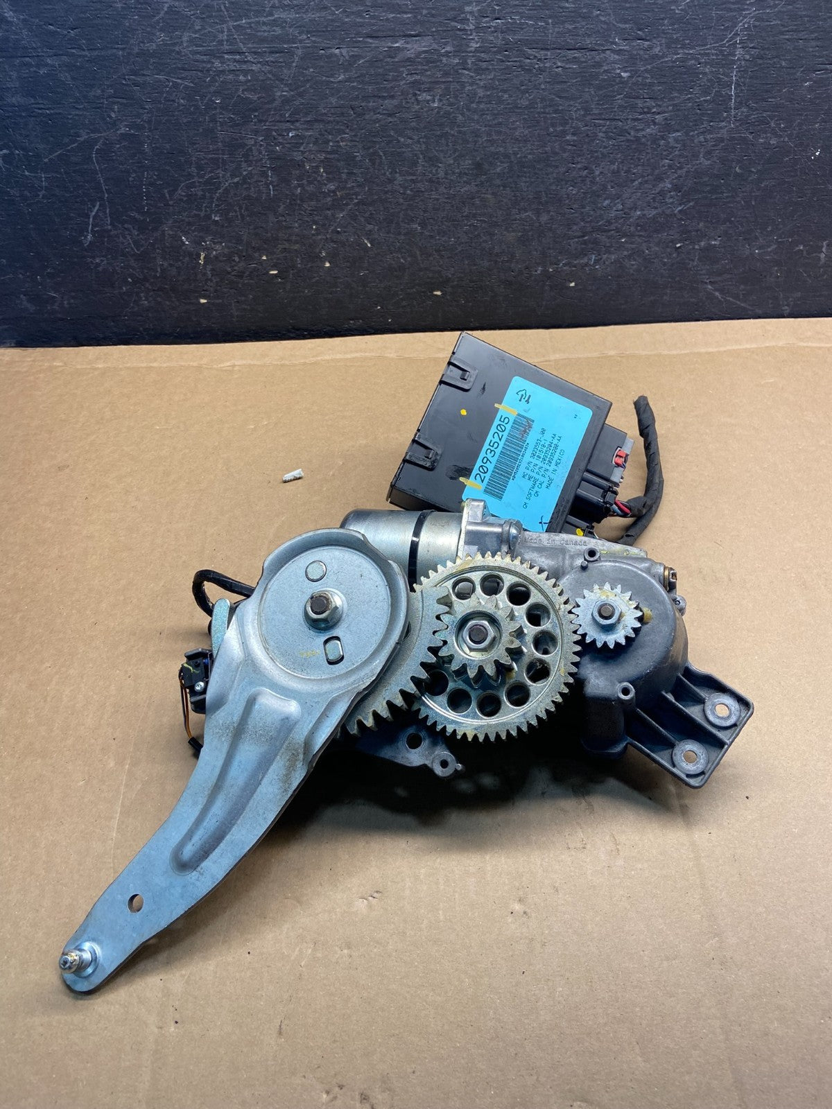 2009 to 2016 GMC Acadia Rear Trunk Liftgate Power Motor Actuator AF9242 DG3