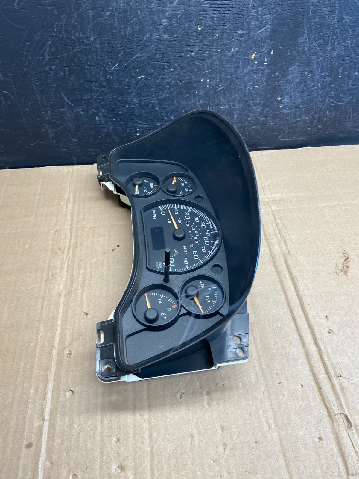 2004 to 2007 Chevrolet Express Speedometer Cluster Gauge AD7084 DG2