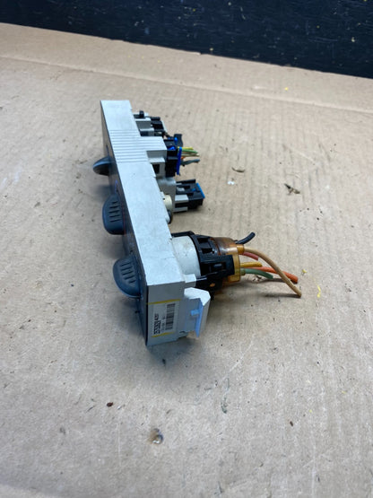 2001 - 2007 GMC Chevrolet Express 1500 Climate Control A/C P3697 DG2