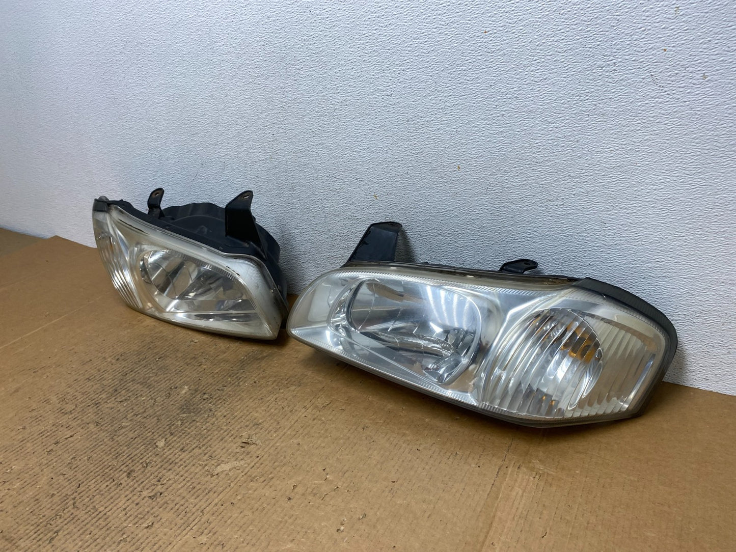 2000 to 2001 Nissan Maxima Left+Right Side Set Halogen Headlights AE1630 DW1