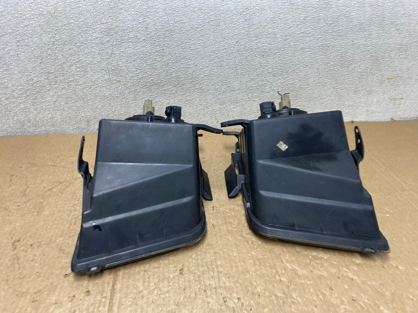 2005 to 2009 Ford Mustang Left+Right Set Side Black Halogen Headlights V3067 DW12