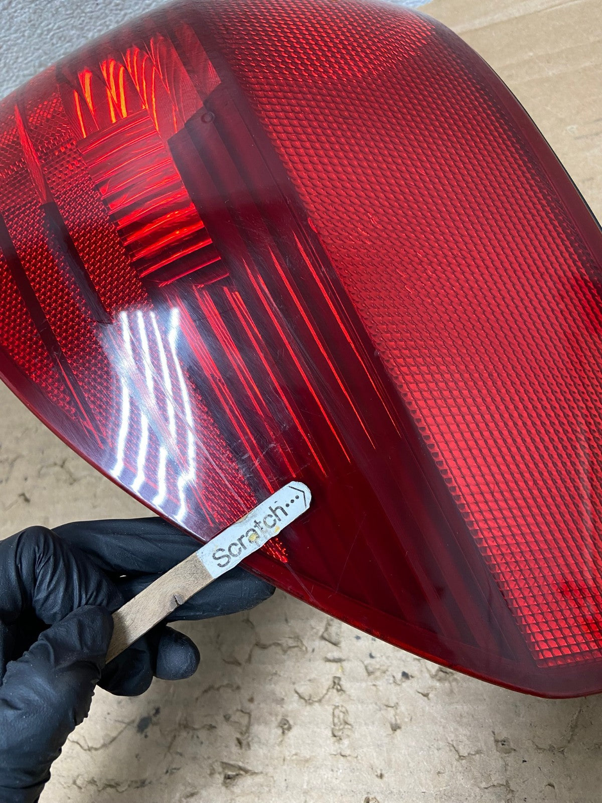 2004-2005 Toyota Sienna Right Passenger Rh Side Tail Light AH9152 LK4
