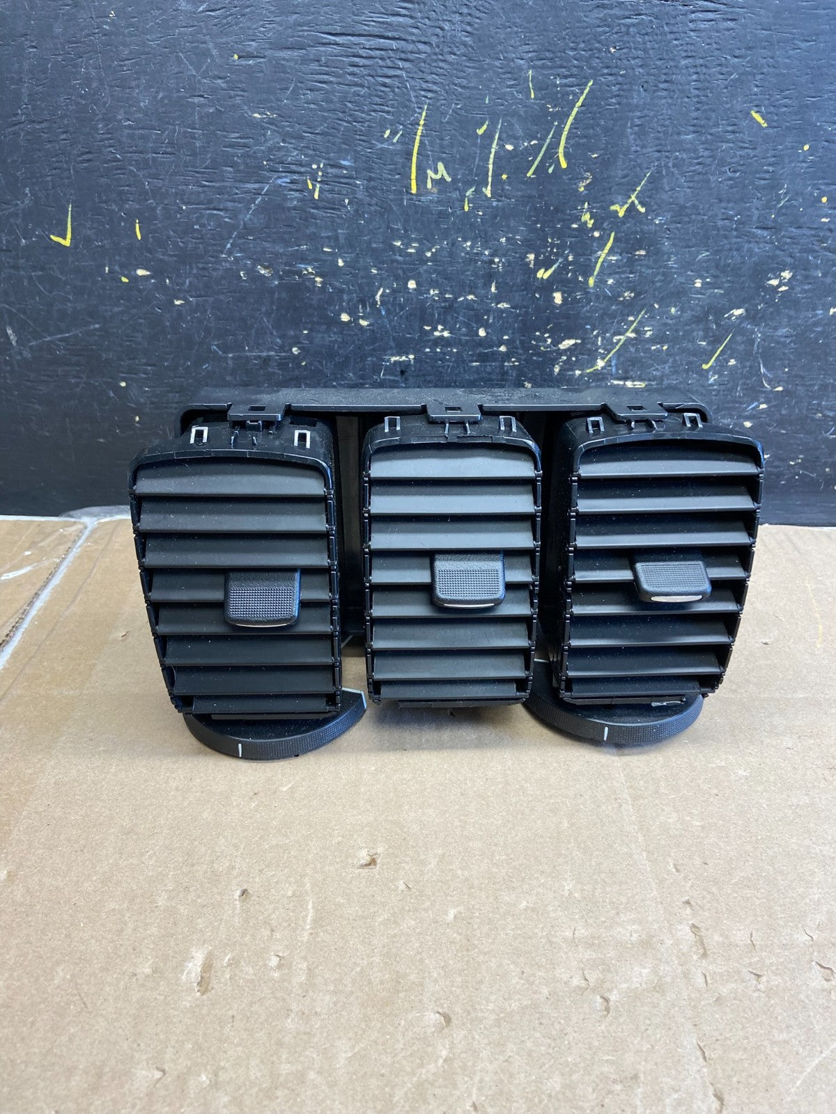 2007 - 2012 GMC Acadia Center Dash AC Air Vent Grille Trim Panel OEM AB1900 DG0