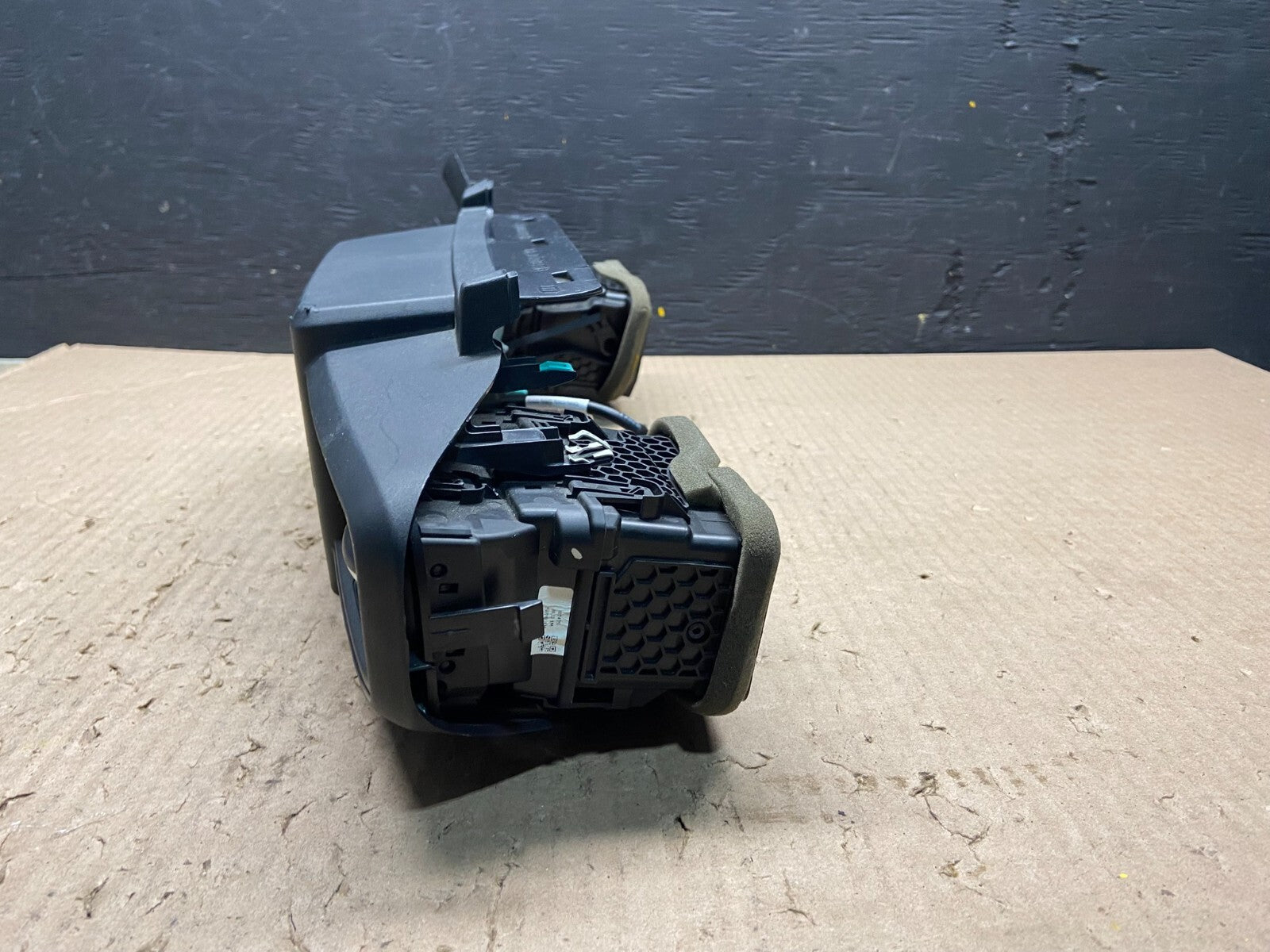 2020 to 2023 Ford Explorer Console Radio Display Screen Air Vents F5210 DG12