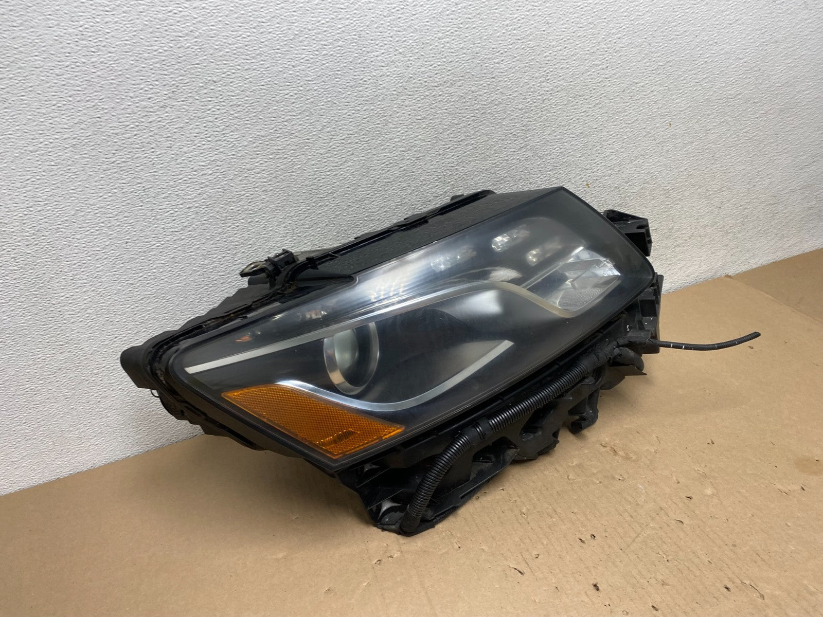 2009 to 2012 Audi Q5 Right Passenger RH Side Xenon HID Headlight AG6681 DW2