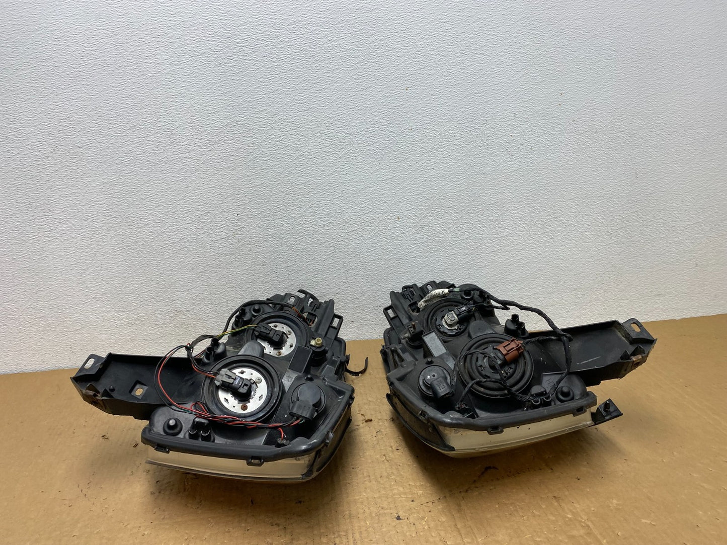 2004 to 2007 Nissan Armada Left+Right Side Set Headlights AC8289 DW8