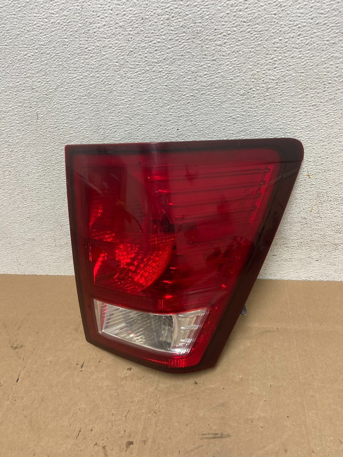 2007 2008 2009 2010 Jeep Grand Cherokee Right Passenger Tail Light AE5995 DW0