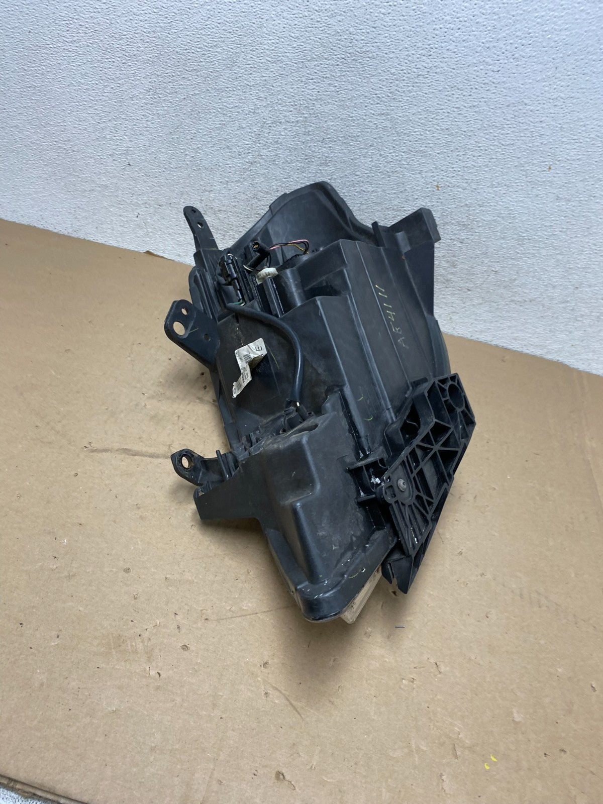 2008 to 2012 Nissan Versa Headlight Right Passenger Rh Side AG4111 DW9