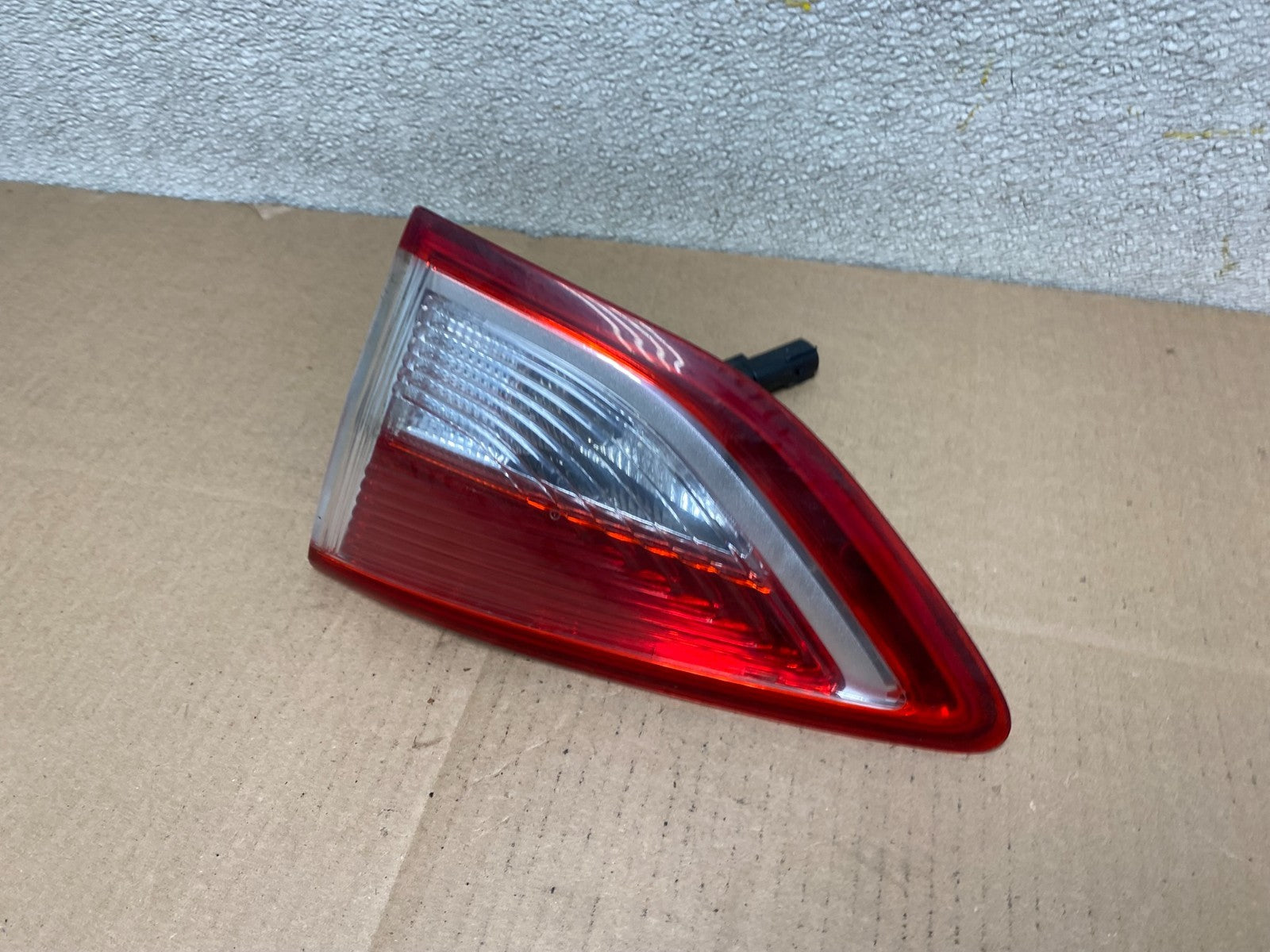 2013 to 2016 Ford Escape Right Passenger RH Side Inner Tail Light OEM W0547 DW1