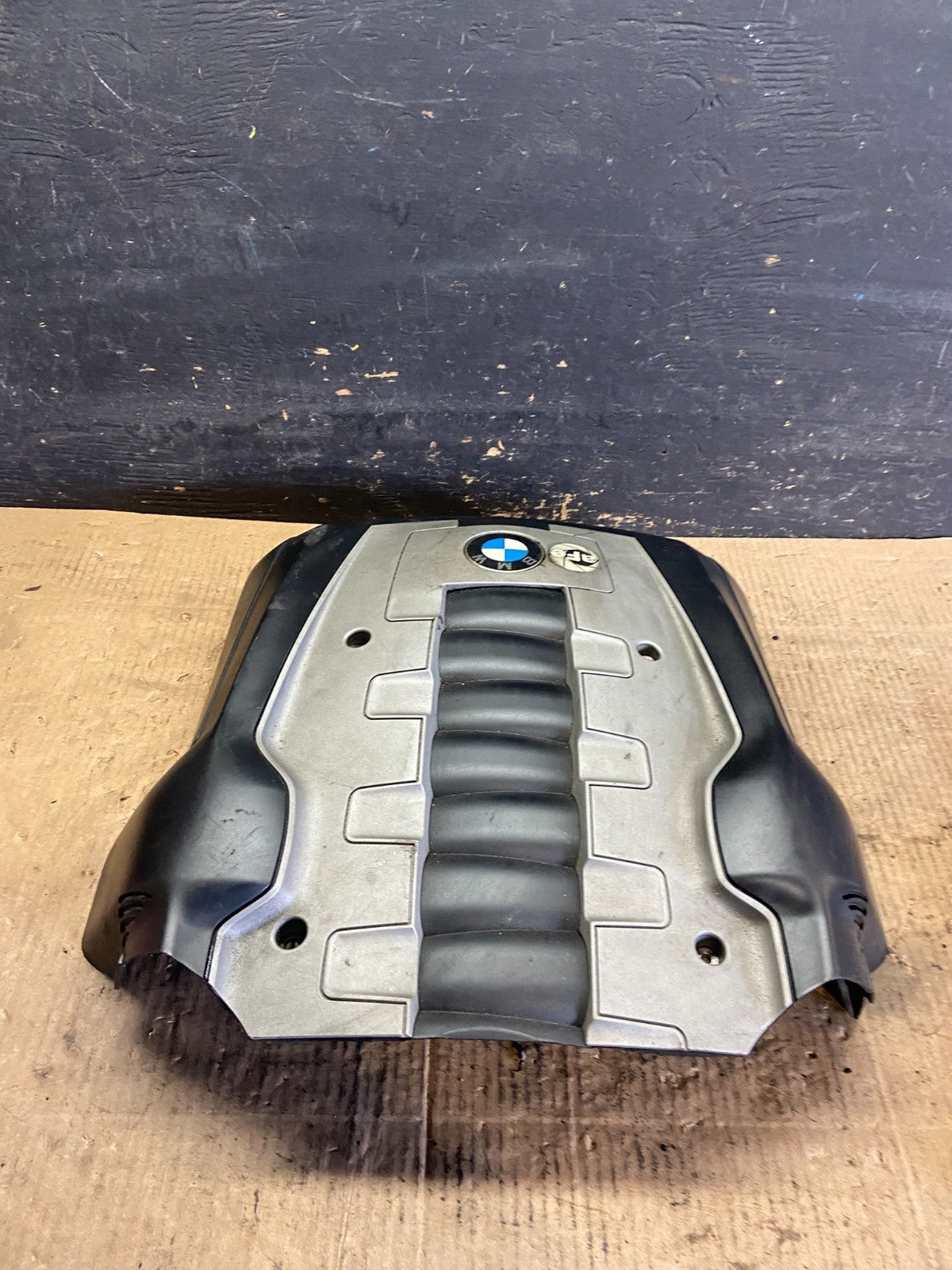2006 to 2010 BMW 550i 650i 750i Plastic Engine Cover Shield OEM r7112 DG1