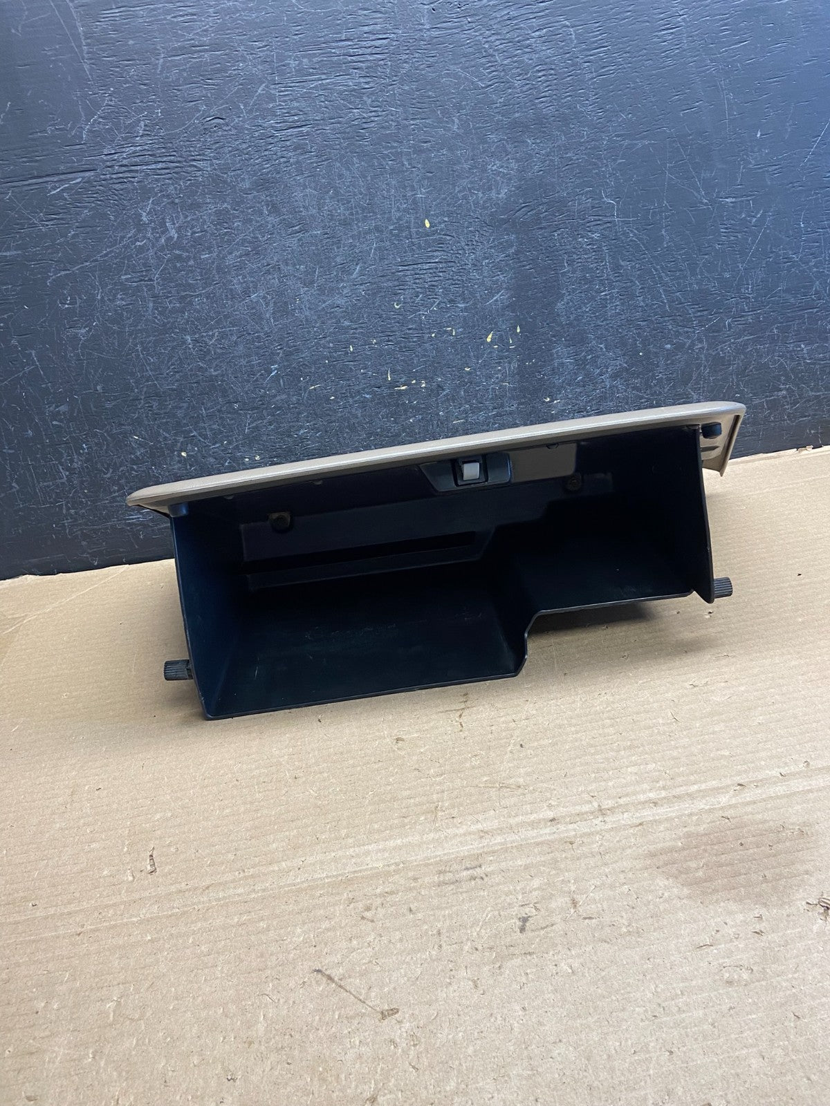 1999-2004 Ford F250 F350 Excursion Super Duty Glove Box Storage Compar ah3483 DG3