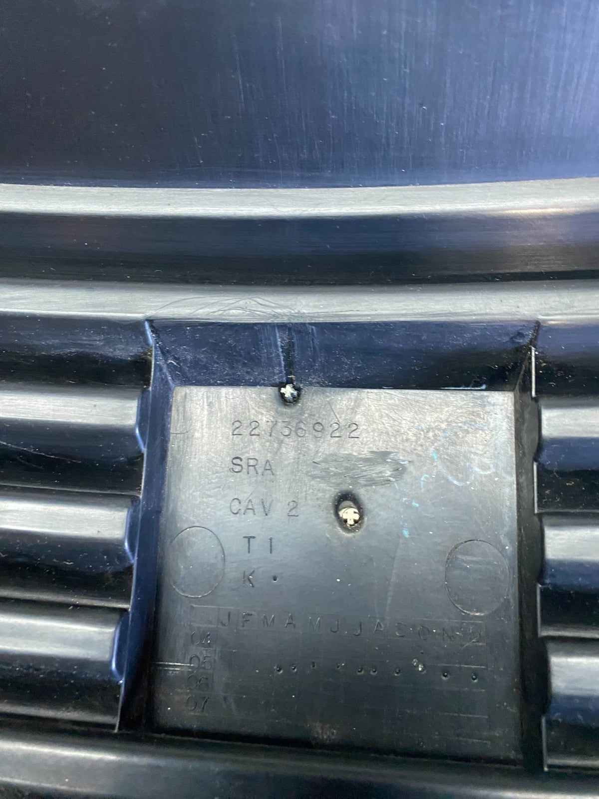 2004 2005 2006 Saturn Vue Front Upper Grille Grill Q0483 DG7