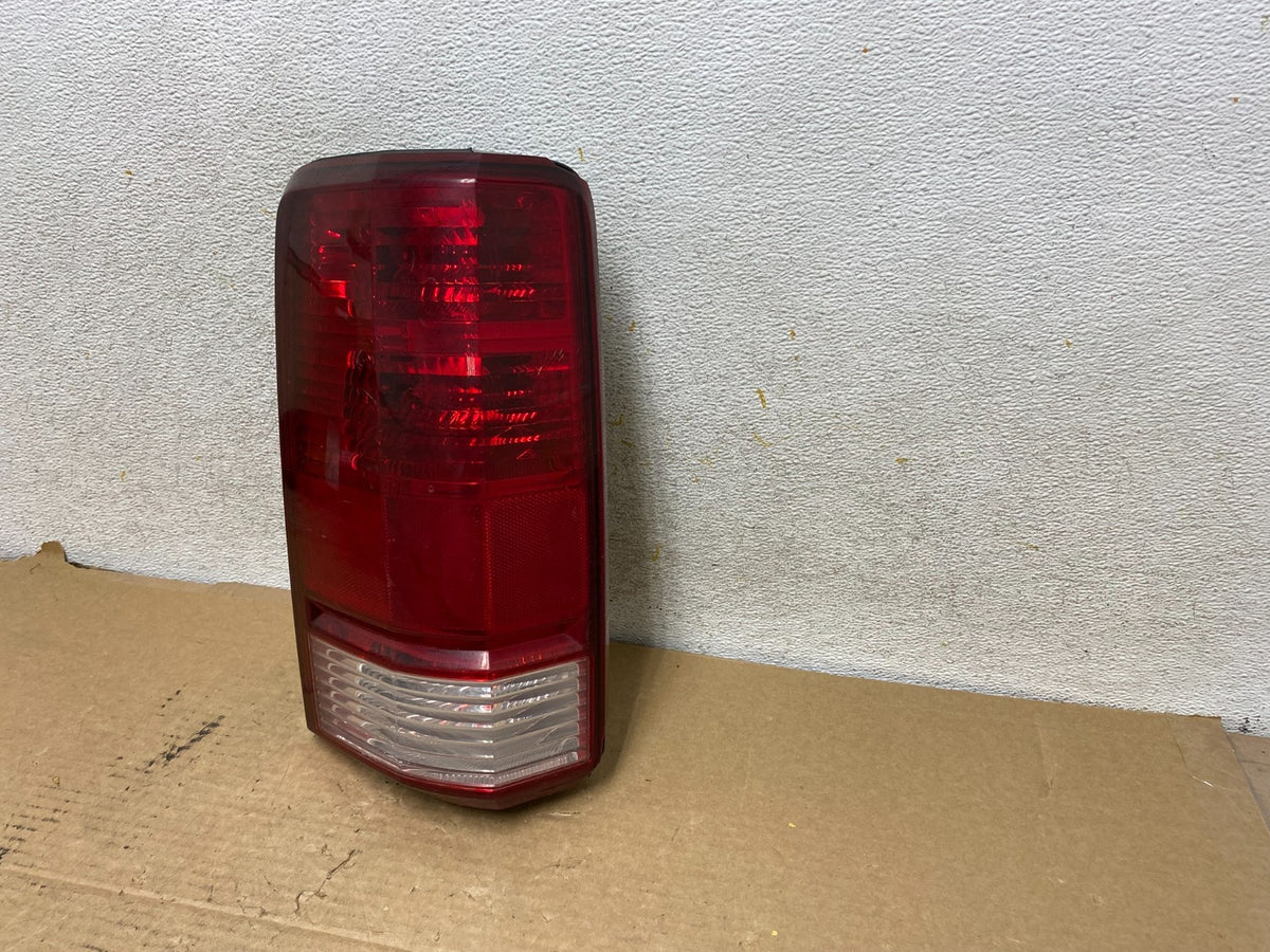 2007 - 2011 Dodge Nitro Left Driver Lh Side Tail Light AH8106 DW2