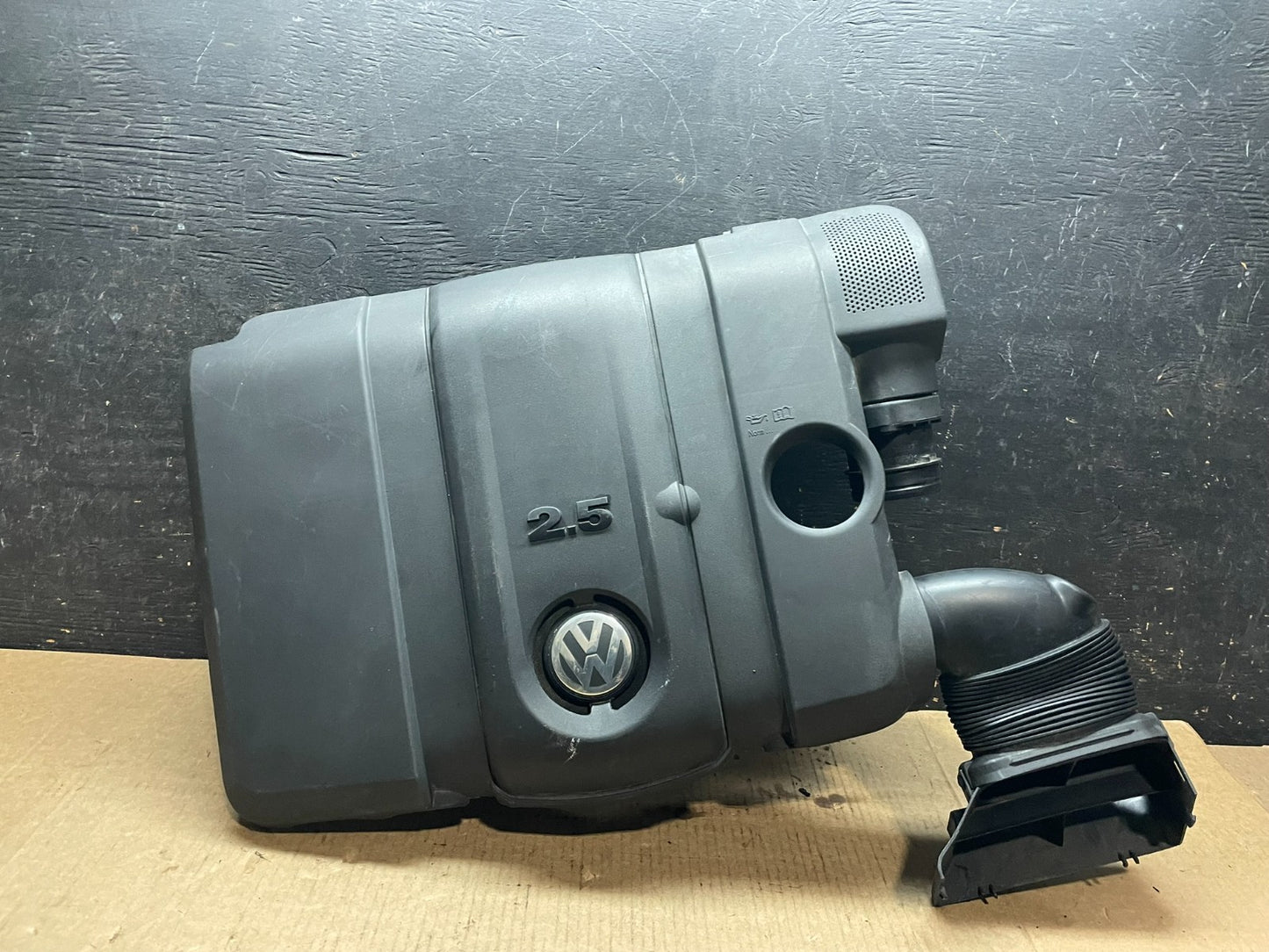 2005 to 2008 Volkswagen Jetta Beetle 2.5L Passat Engine Cover 07k129601j y9544 D0