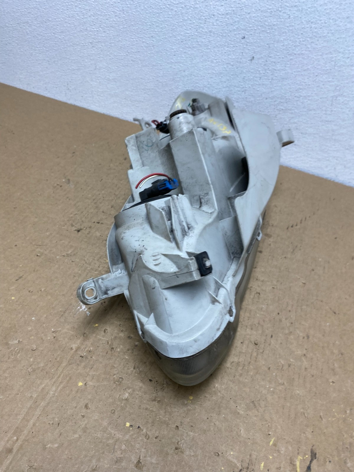 2003 to 2004 Toyota Corolla Right Passenger RH side Headlight AC1375 DW11