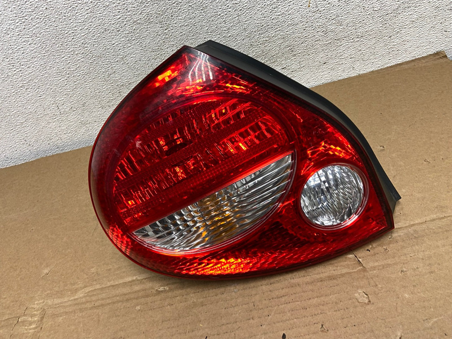 2000 to 2001 Nissan Maxima Left Driver Lh Side Tail Light AD3831 LK0