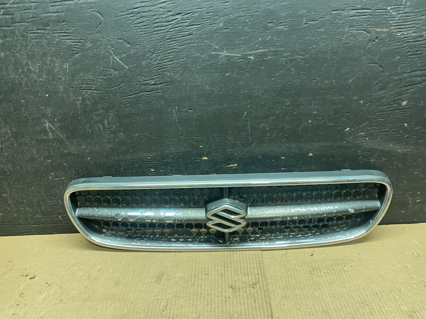 1998 to 2002 Suzuki Baleno Esteem Front Upper Grill Grille N5636 DG0