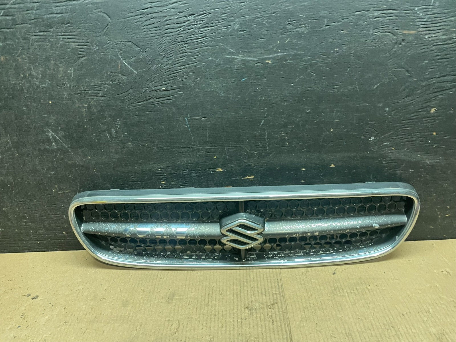 1998 to 2002 Suzuki Baleno Esteem Front Upper Grill Grille N5636 DG0