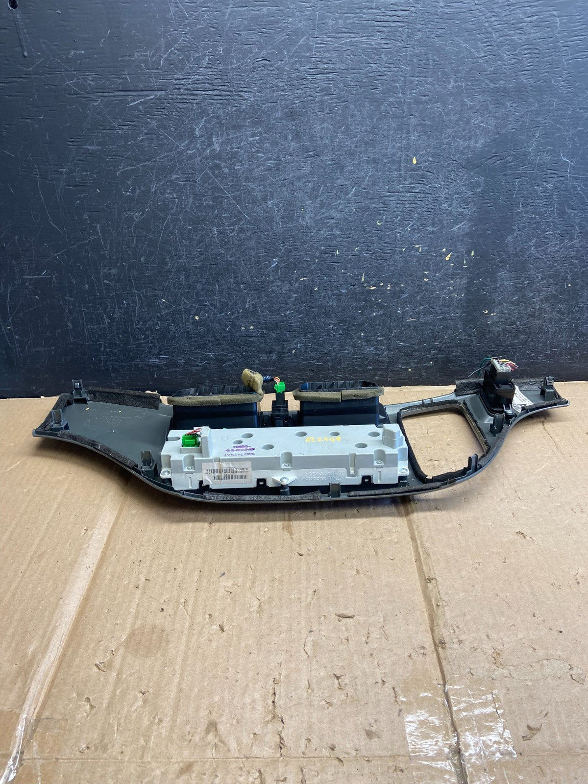 2005 to 2010 Honda Odyssey Radio Climate Control Dash Trim Bezel AI2749 DG3