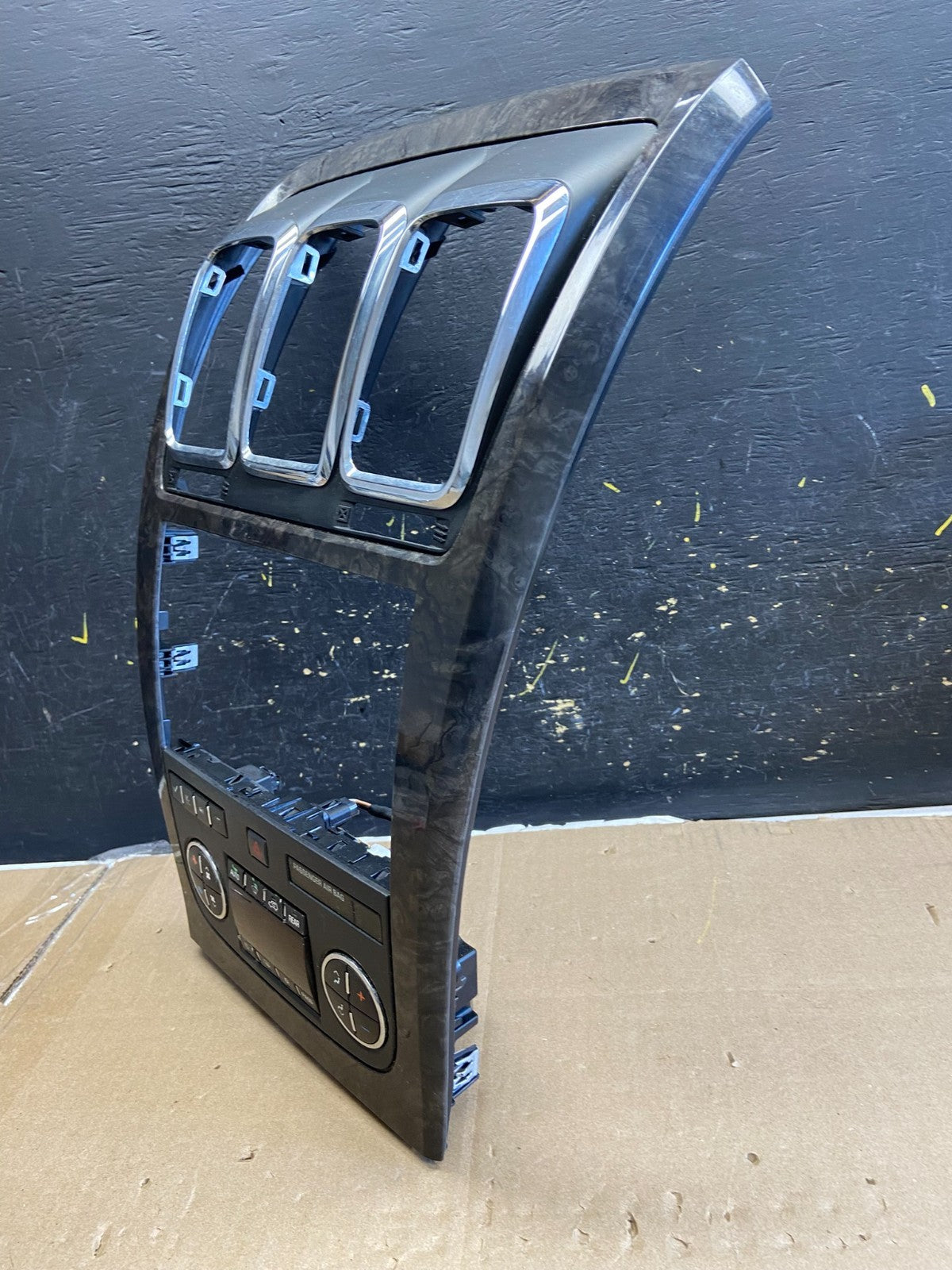 2007 - 2012 GMC Acadia A/C Heater Climate Control Radio Panel Bezel OE AB1897 DG2