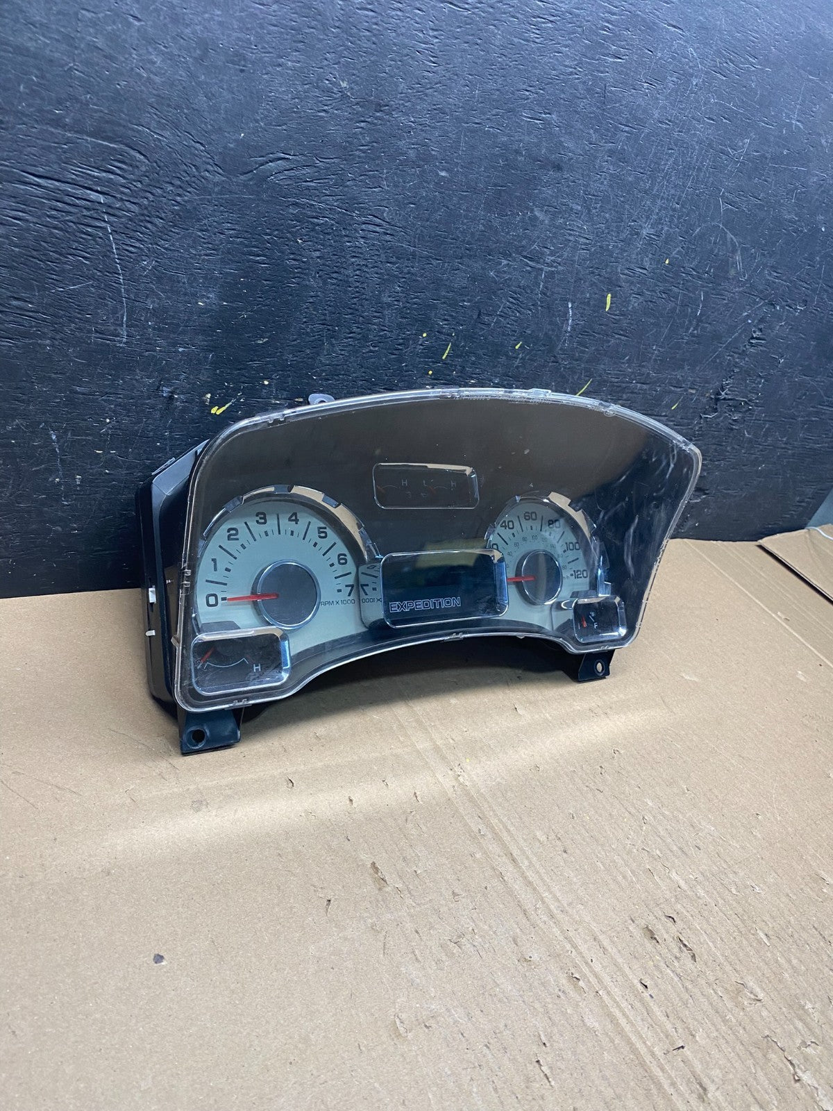 2007 to 2014 Ford Expedition Speedometer Cluster Gauge t1415 DG2