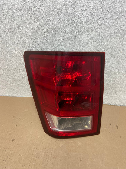2005 to 2006 Jeep Grand Cherokee Left Driver Side Lh Tail Light AF3079 LK0