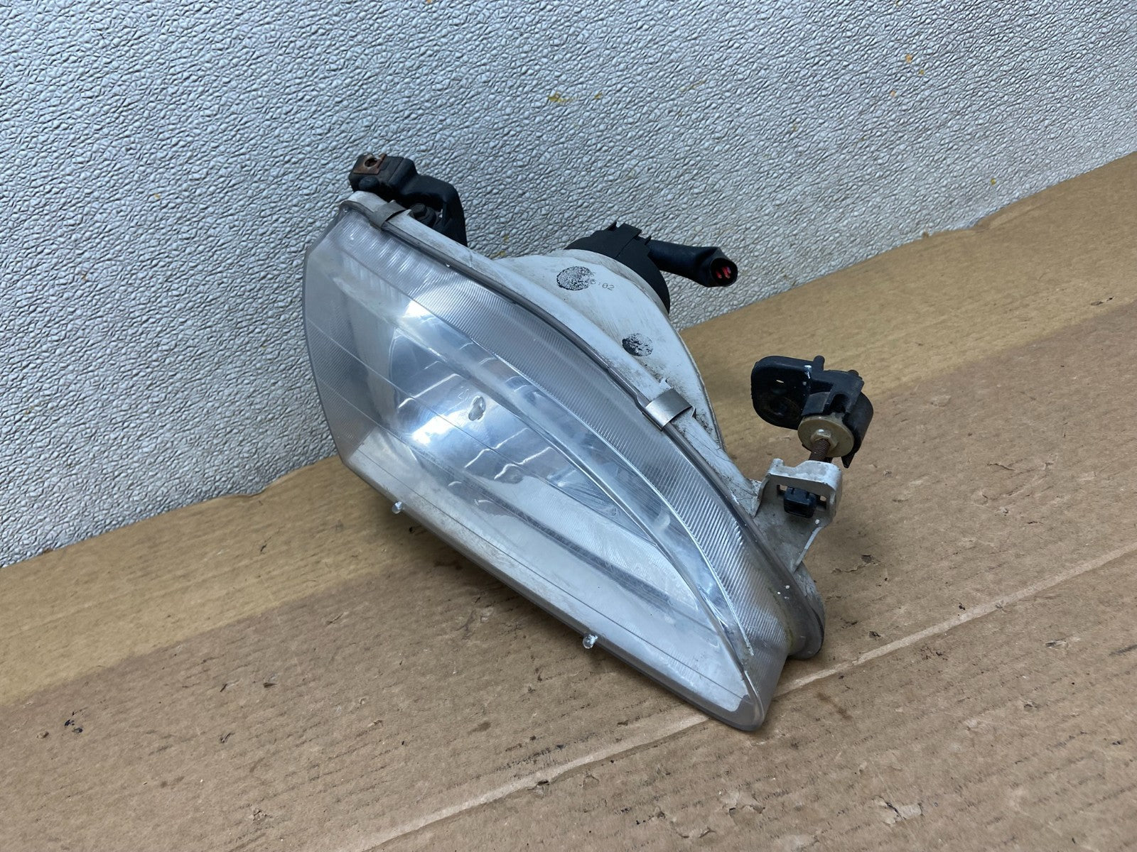 1998 to 2000 Toyota Corolla Front Right Passenger RH Headlight AB5219 DW1