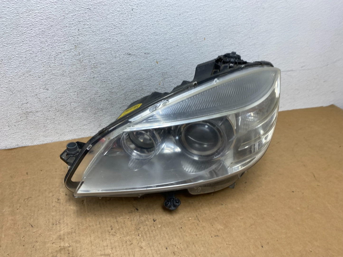 2008-2011 Mercedes C-Class C350 C300 Left Driver Xenon Headlight AD4751 DW2