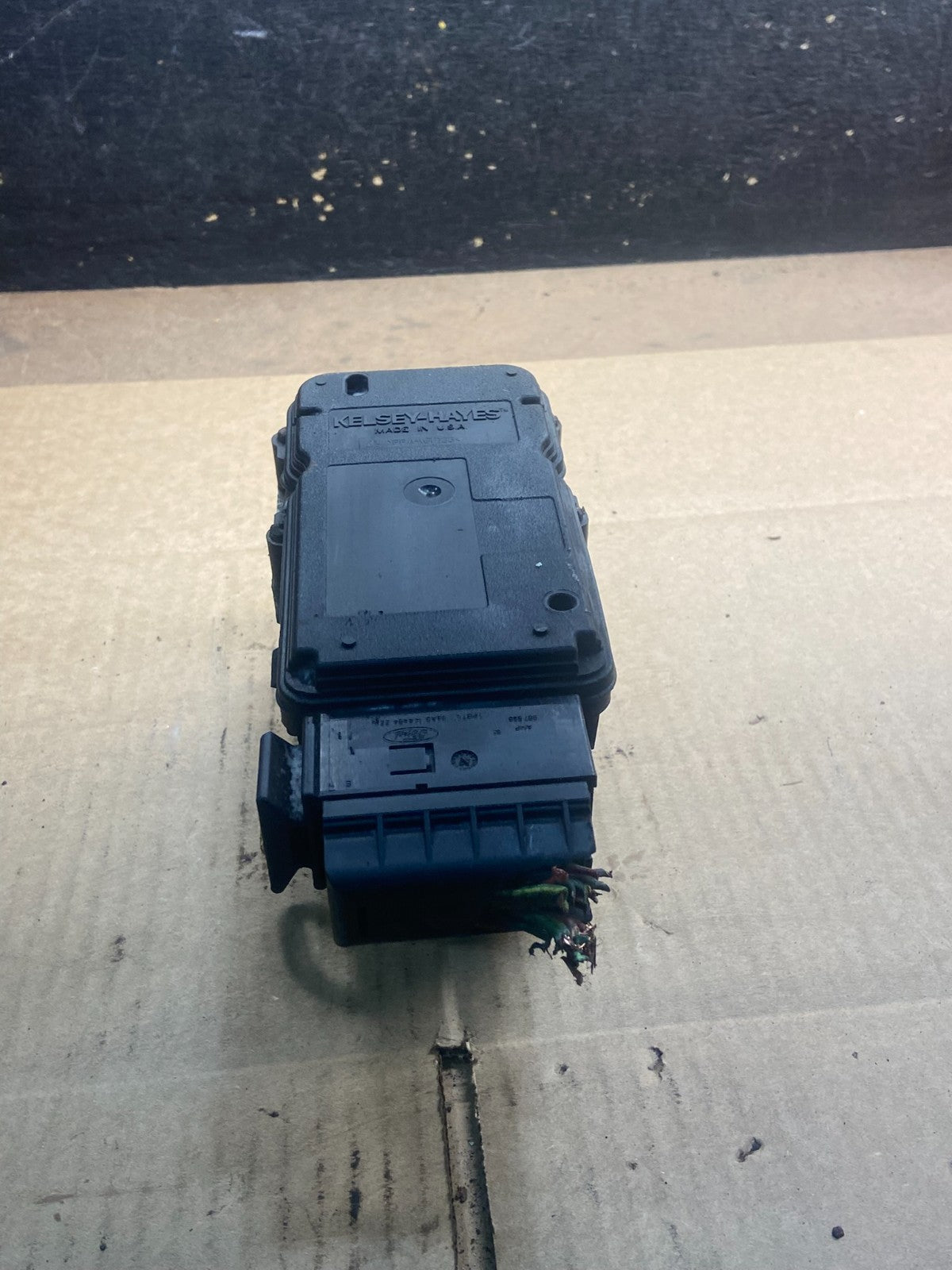1999 to 2000 Ford F250 F350 SRW ABS Pump Control OEM 2c342c346be y4342 DG3