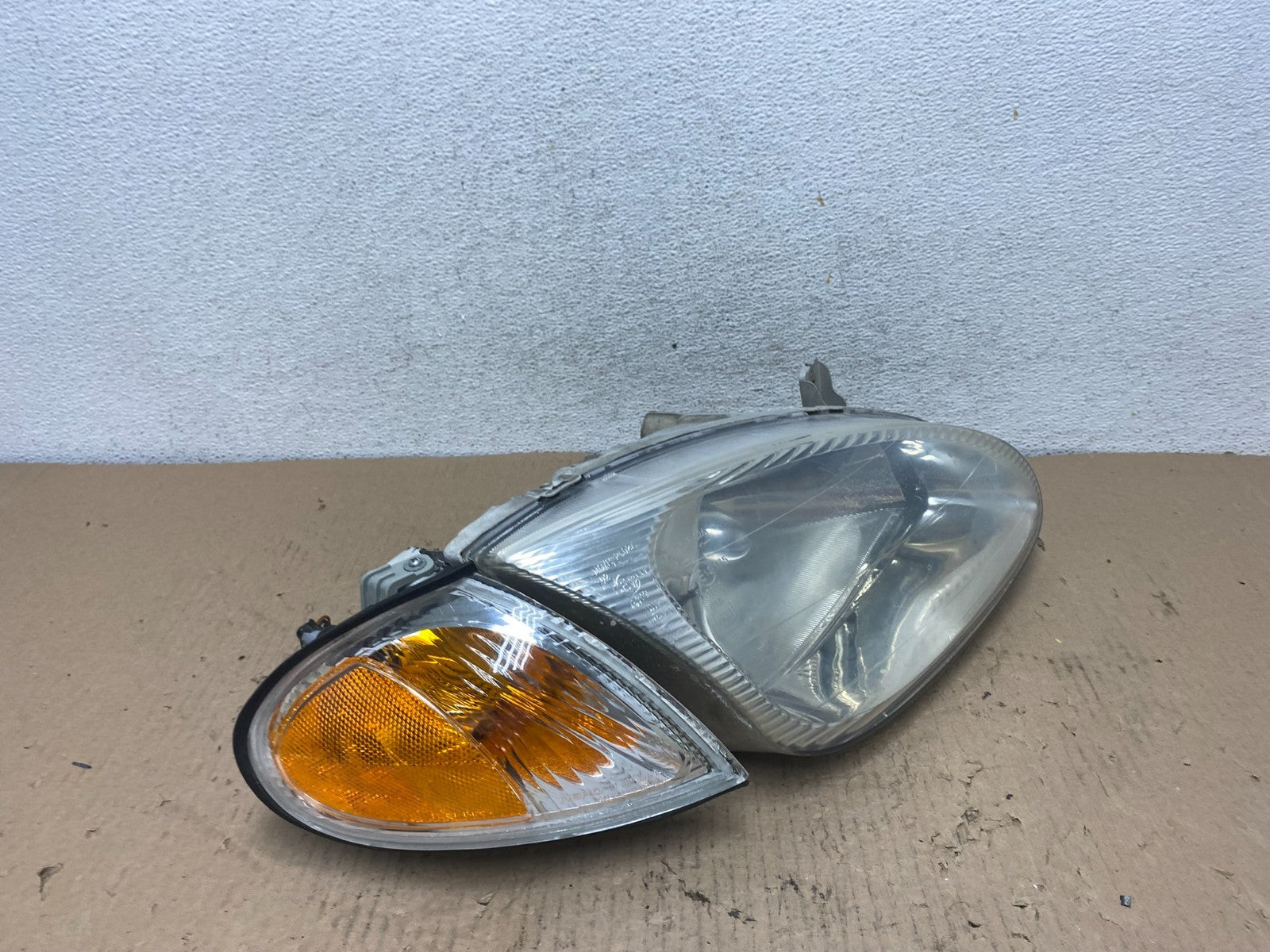 1999 to 2000 Hyundai Elantra Right Passenger Side Headlight AF4248 PS2