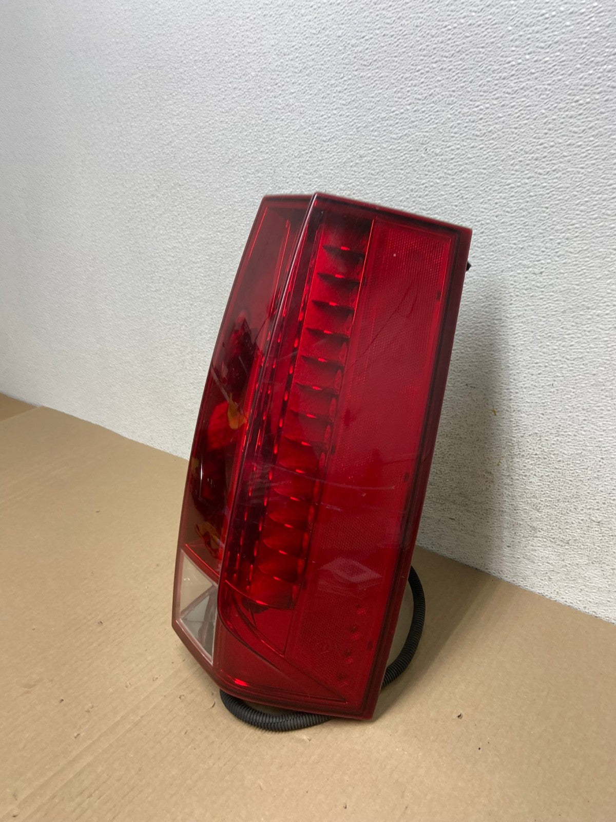 2007 to 2014 Cadillac Escalade Right Passenger RH Side Tail Light AE9451 LK1