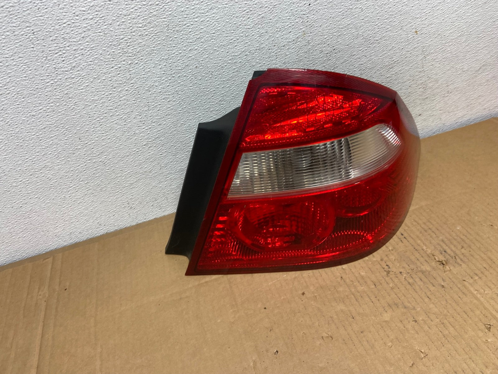 2005 2006 2007 Ford Five Hundred Right Passenger RH Side Tail Light AD0813 L2