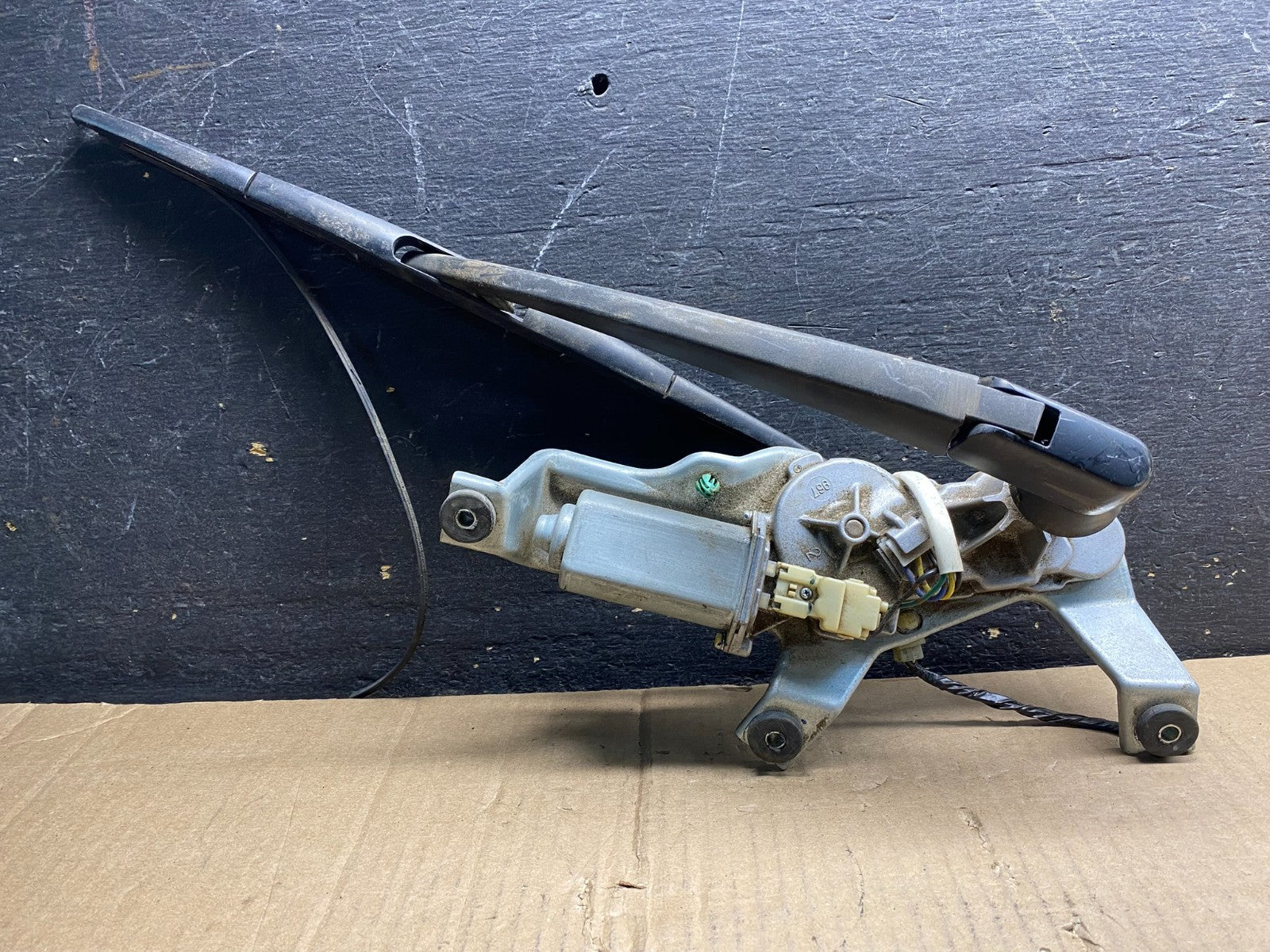 2005 to 2009 Subaru Legacy Outback Rear Windshield Wiper Motor AB03930