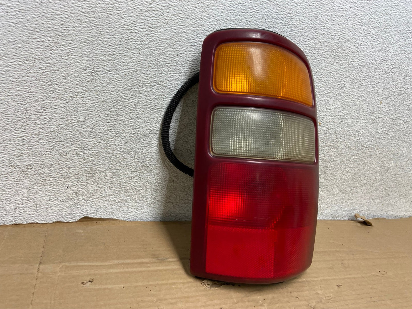 2000 - 2006 Chevrolet Suburban Tahoe Yukon Right Passenger Tail Light AG8171 LK1