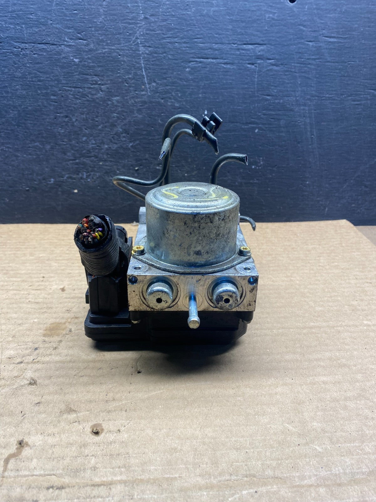 2012 - 2016 Nissan Leaf ABS Anti Lock Brake Pump Module AF7574 DG2